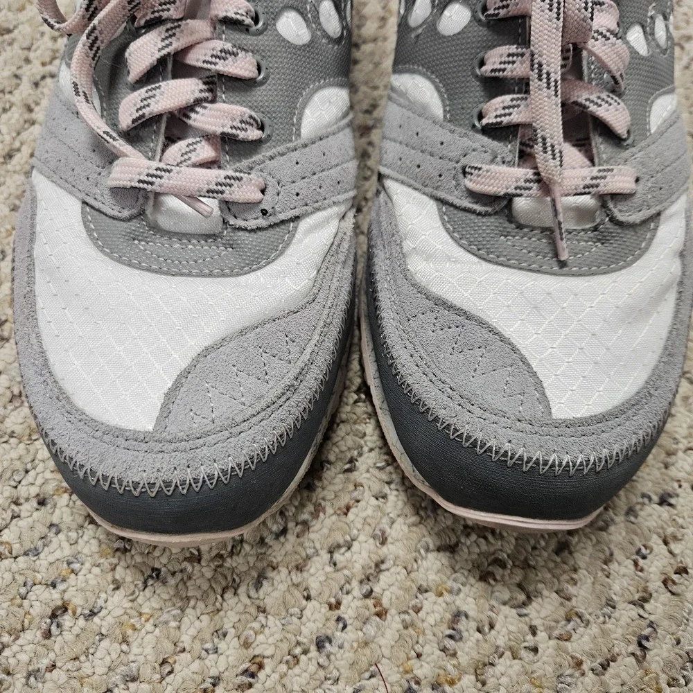 Saucony‎ Courageous TR Shoes Sneakers Classic Women's Size 10 White Gray Pink